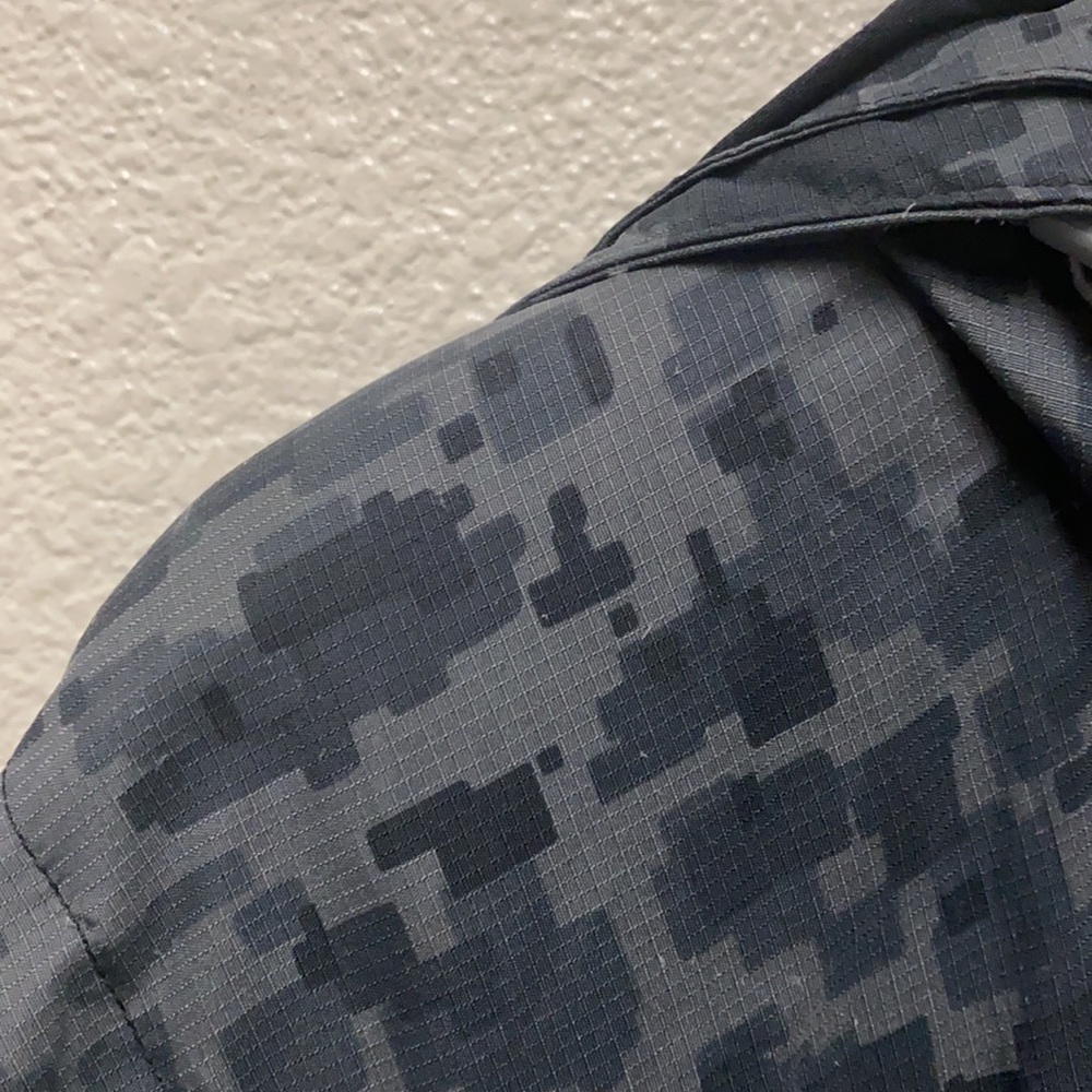 The North Face 550 Puffer Jacket Digital Camo Print Medium - Picture 5 of 6